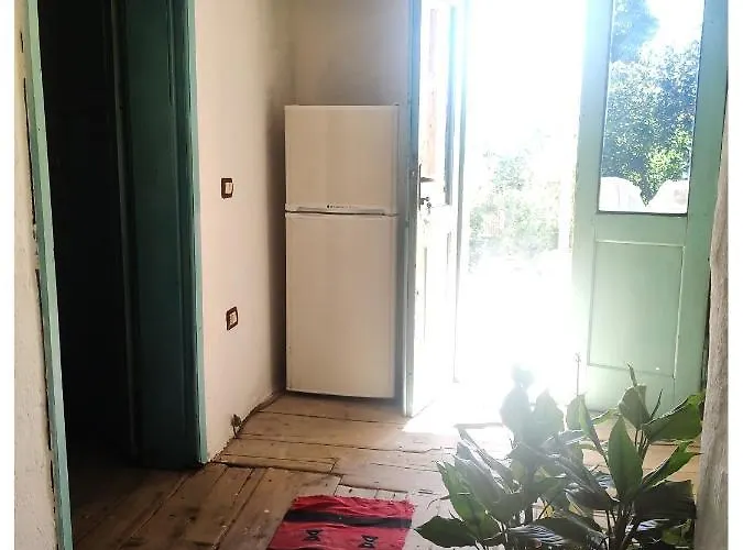 At Gjergj Fishta Apart-house Гостевой дом Шкодер